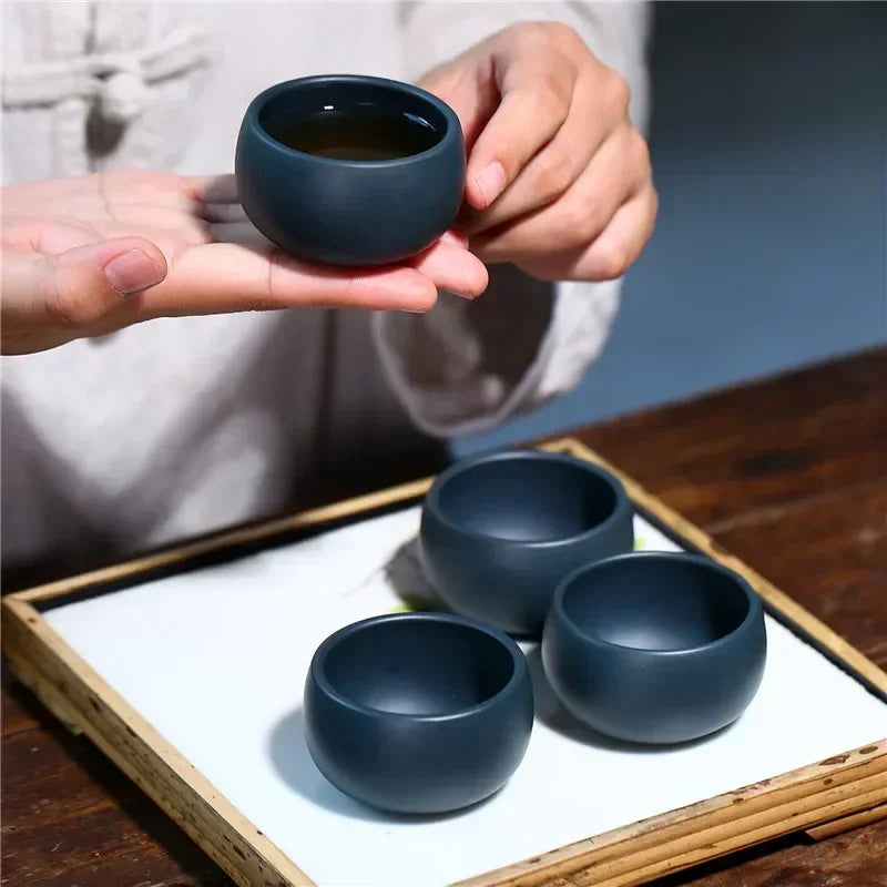 présentation de nos tasse en céramique bleu profond