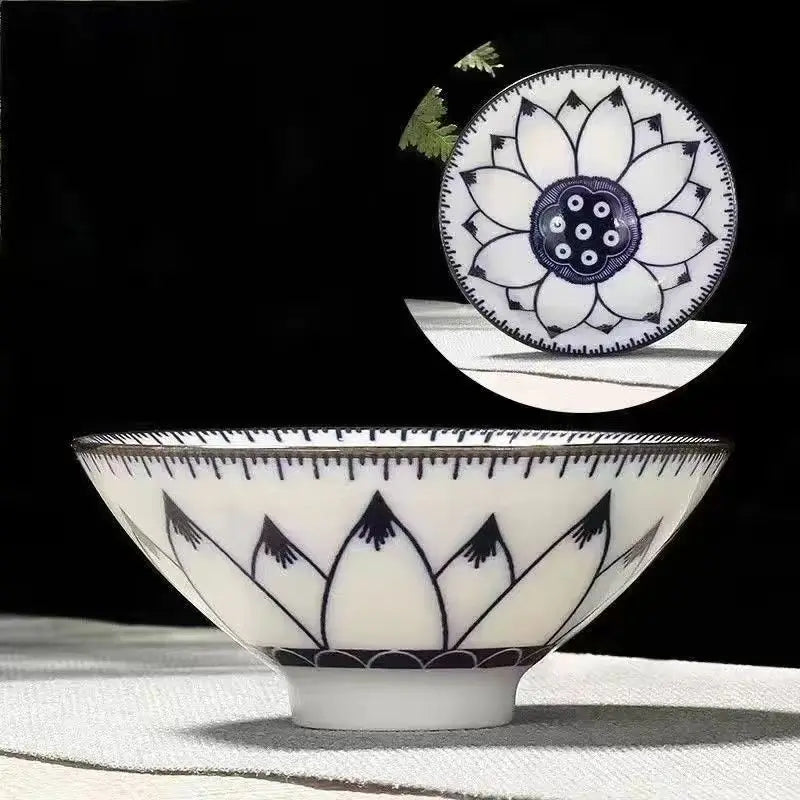 Notre coupe à thé lotus stylisée