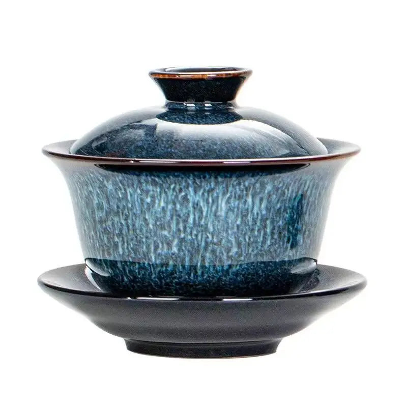 Gaiwan céleste sur fond blanc