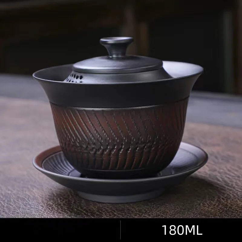 Notre Gaiwan tradition sur une table en bois