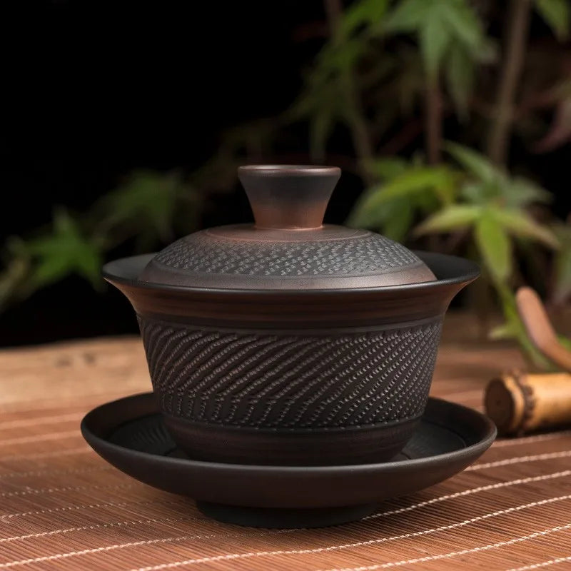 Notre Gaiwan tradition de face posé sur une table
