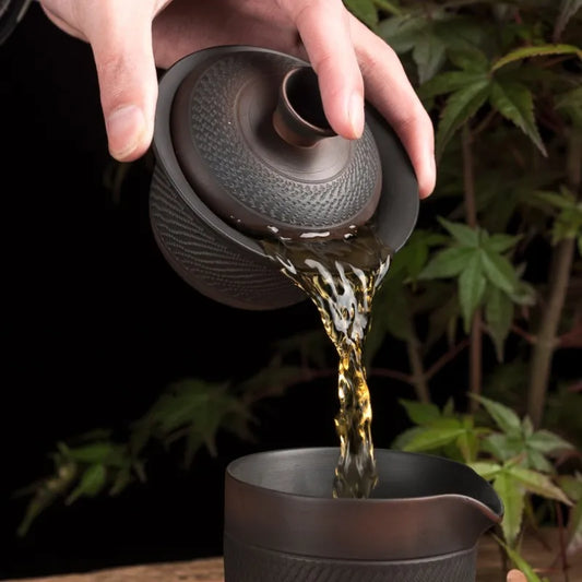 Verser du thé de notre Gaiwan tradition