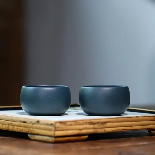 Tasse à thé bleu profond en céramique
